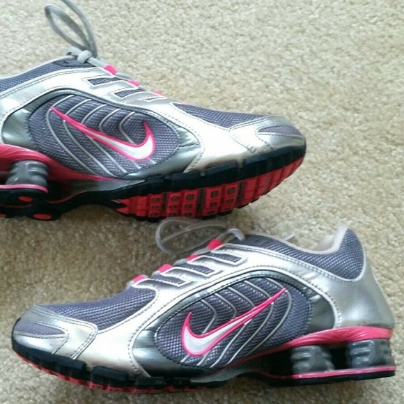 Nike Shoes - NIKE WOMEN'S SILVER PINK RUNNING ATHLETIC SHOES SZ